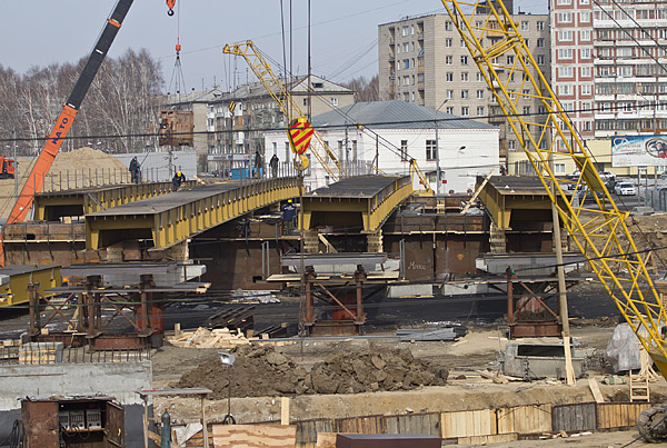 Статья: В связи с ремонтом путепровода движение по Иркутскому тракту будет существенно затруднено. Теги: Развязка Дороги Автомобиль 