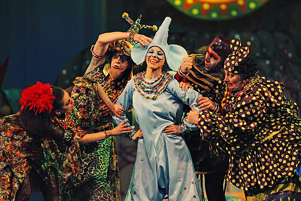 Сцена из фестивального спектакля Новосибирского театра музыкальной комедии –  музыкальной сказки А. Кротова «Слоненок»