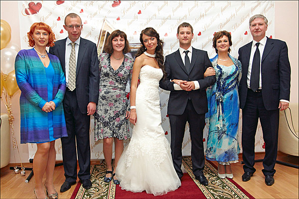 На свадьбе сына, сентябрь 2011-го. Избранницей Евгения стала Даша, выпускница ЭФ ТГУ