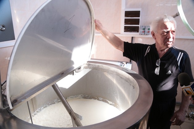 Технолог ООО «Евромилк» Анатолий Мурашев устанавливал на новой ферме оборудование по переработке молока 