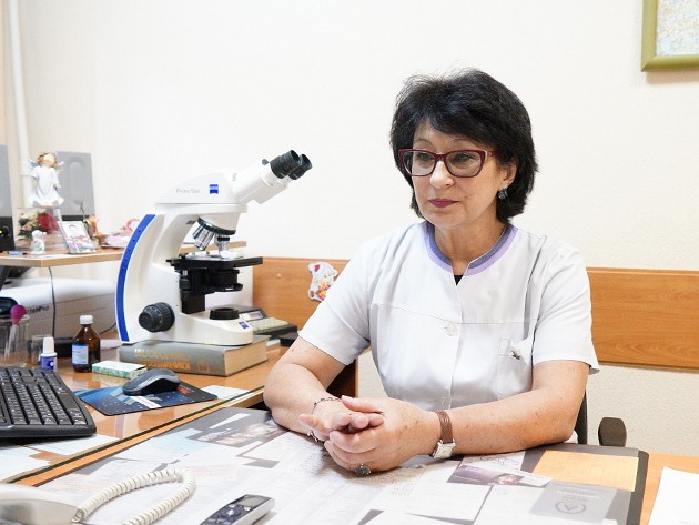 Заслуженный врач России Наталья Ковалева возглавляет клинико-диагностическую лабораторию 19 лет