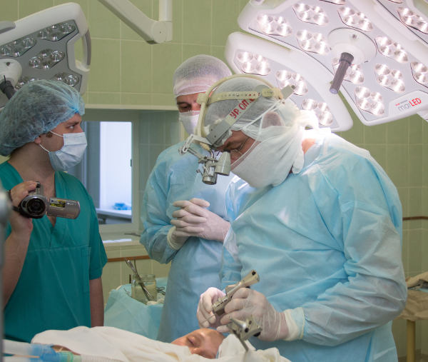Хирурги Томской областной клинической больницы выполнили в 2015 году 582 высокотехнологичные операции (в 2014 году – 69).