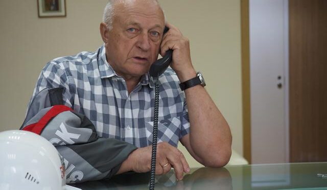 С юбилеем! Директор завода крупнопанельного домостроения ТДСК Николай Ефремов отмечает 70-летие
