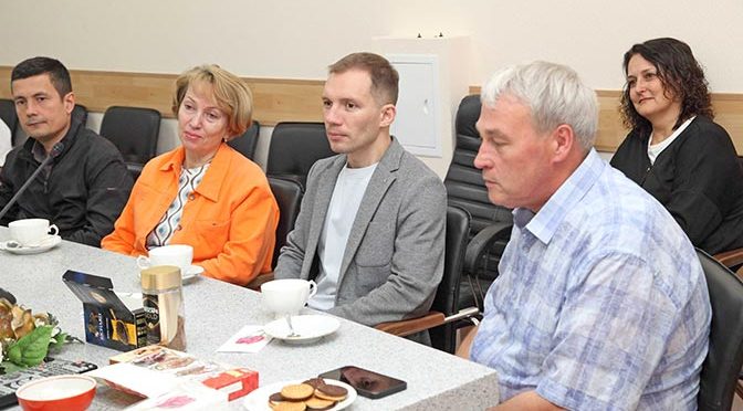 И поднимается занавес…